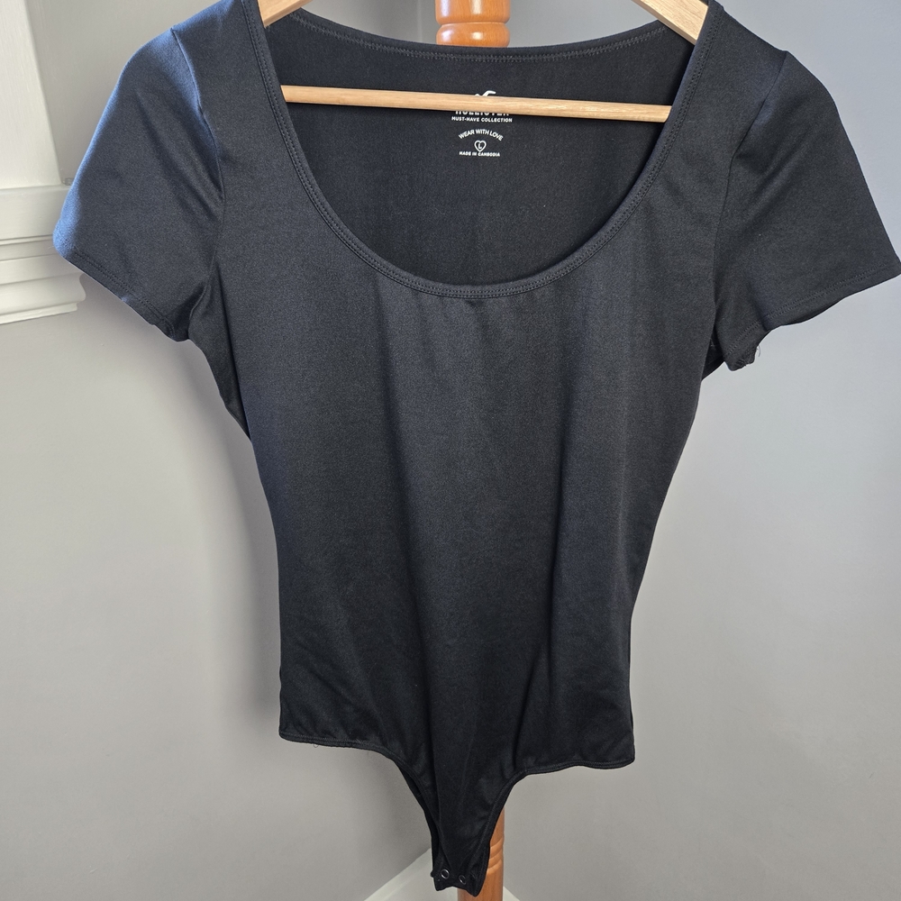 Hollister Classic Black Bodysuit Scoop Neck So Soft Short Sleeve BNWOT L